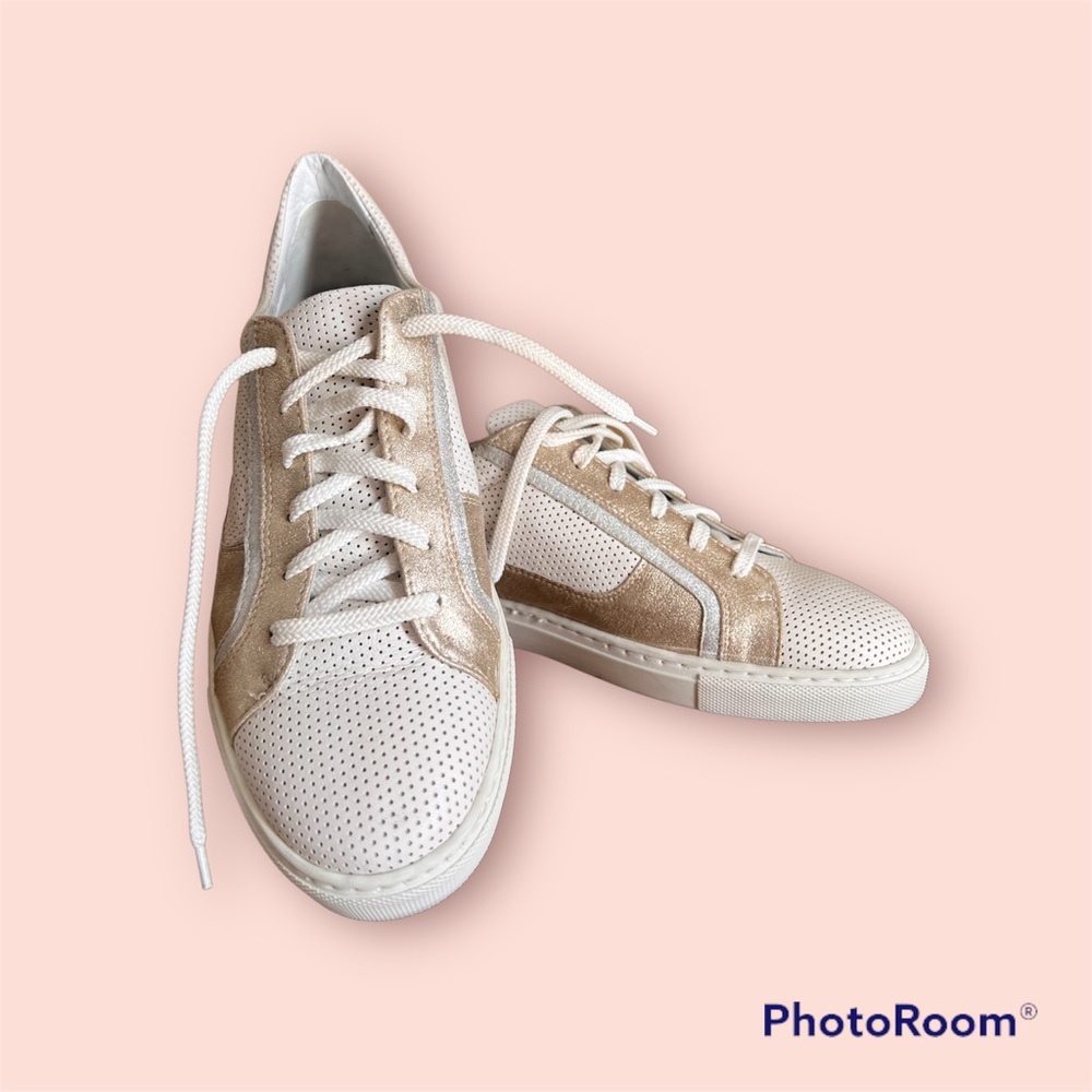 Amalfi by Rangoni woman’s sneaker